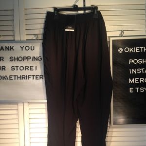 NWT Woman Stretch Black Pants Size Medium